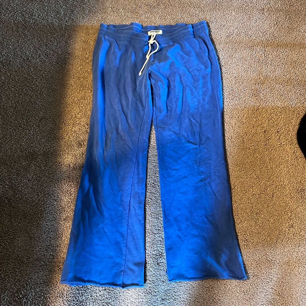 track pants, there are coils on the belt on the inside, see photo
